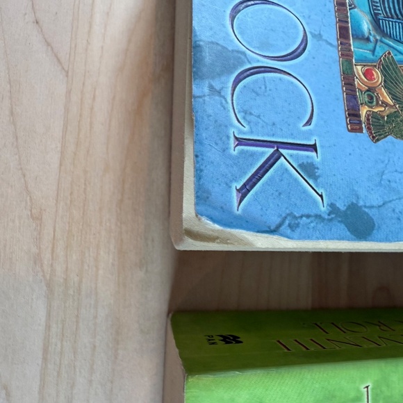 "The Seventh Scroll" and "Warlock" by Wilbur Smith Paperback Novels - Picture 8 of 8